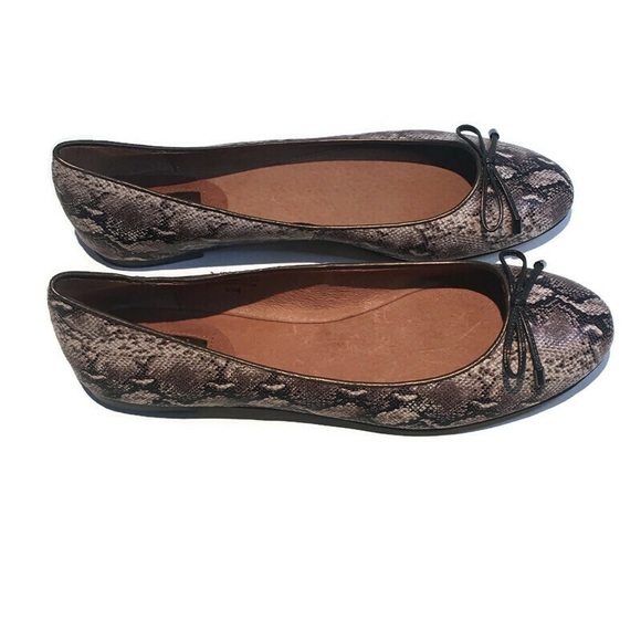 NWT Halogen snake skin pattern flats, 8.5 - Picture 2 of 10